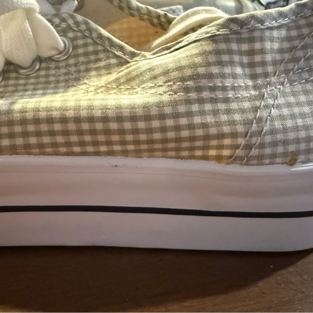 Old Navy Gingham Lace-Up Sneakers - Cream and White - Picture 5 of 8